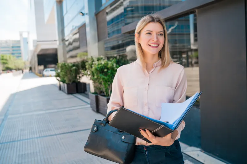 De nombreuses entreprises multinationales exigent un score minimum au TOEIC pour les candidats à l'emploi ou les employés qui souhaitent progresser dans leur carrière.