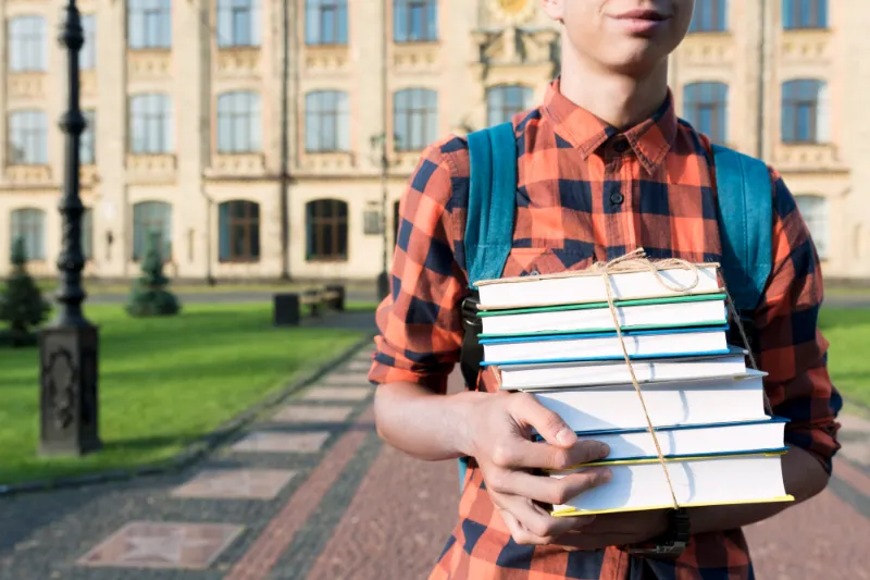 Plusieurs universités, en particulier dans les pays non anglophones, acceptent les scores du TOEIC dans leurs critères d'admission.