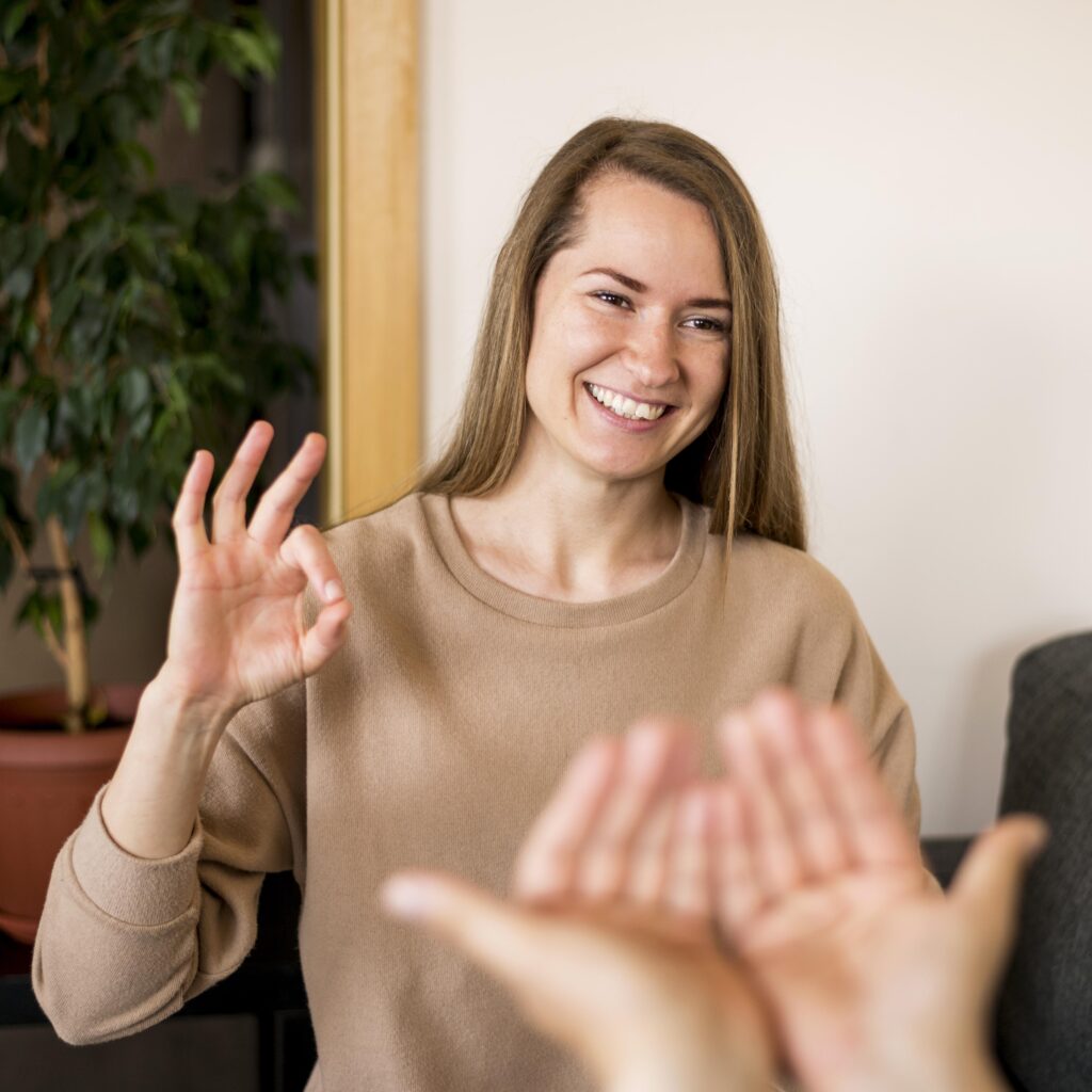 Snakkar Formations vous propose une excellence en formation linguistique, vous permettant de découvrir, apprendre et maîtriser de nouvelles langues, avec des formations hautement qualifiées et sur mesure pour chaque besoin, vous aidant à briser la barrière linguistique et développant votre polyglottisme pour une maîtrise solide des compétences linguistiques, tout en vous offrant des formations professionnelles de qualité